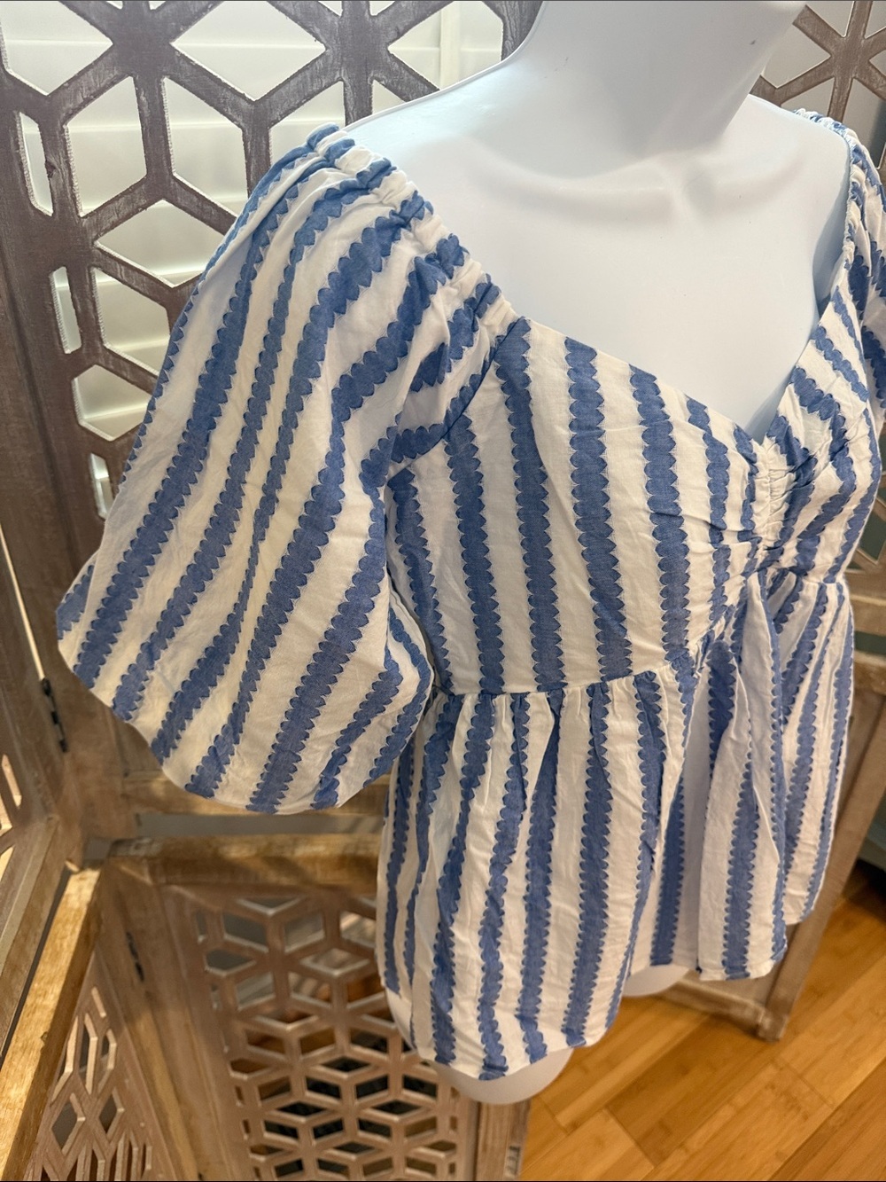 Vineyard Vines Blue & White Striped Puff-Sleeve Peplum Top Size Small - Picture 2 of 11